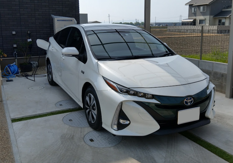 プリウスPHVの#プリウスPHV・納車しました。に関するカスタム事例の投稿画像1枚目