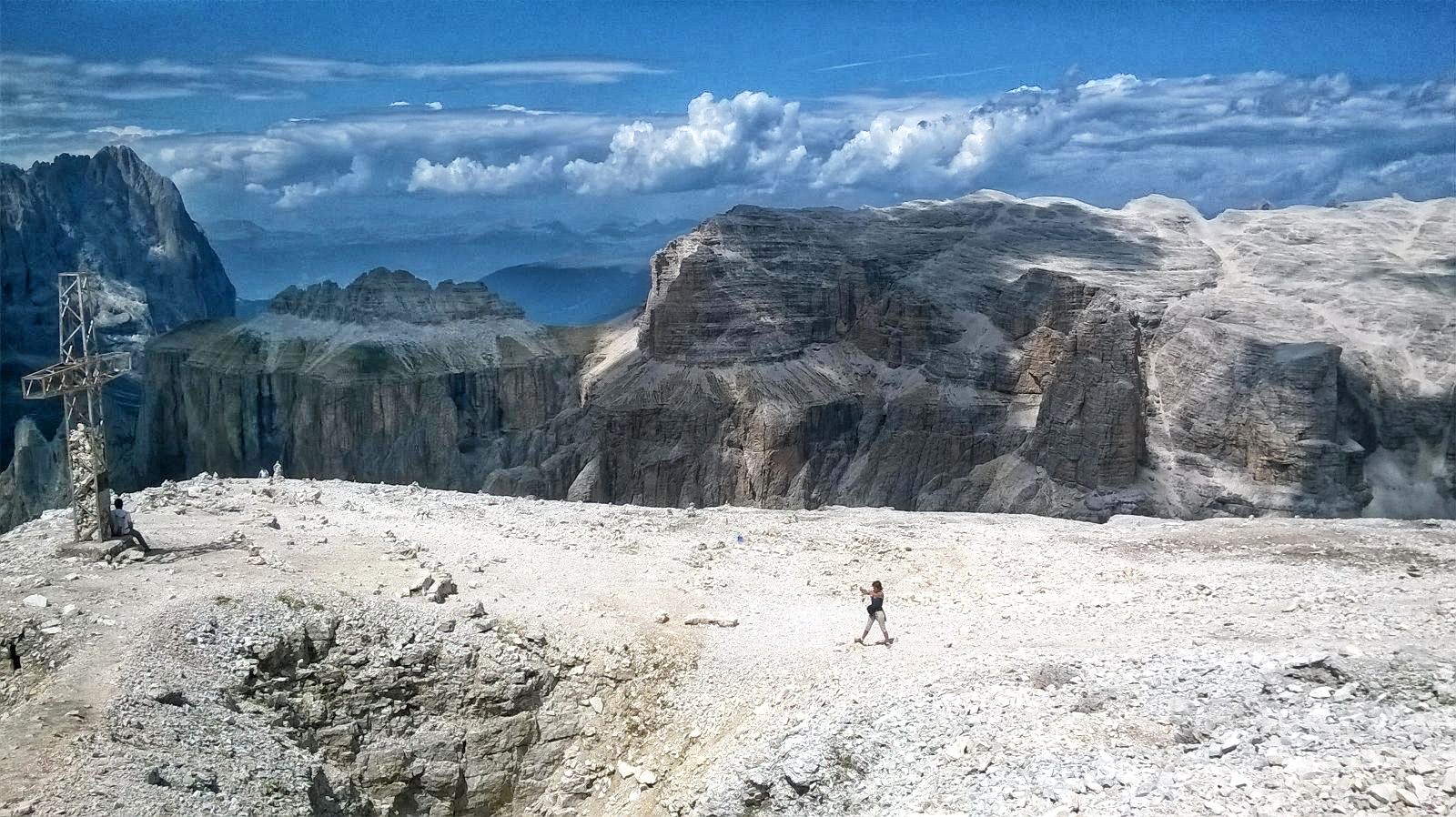 Tra le pietre del Pordoi ci si sente lillipuziani di Rossella13