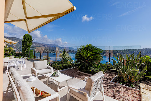 Appartement avec terrasse et piscine 1