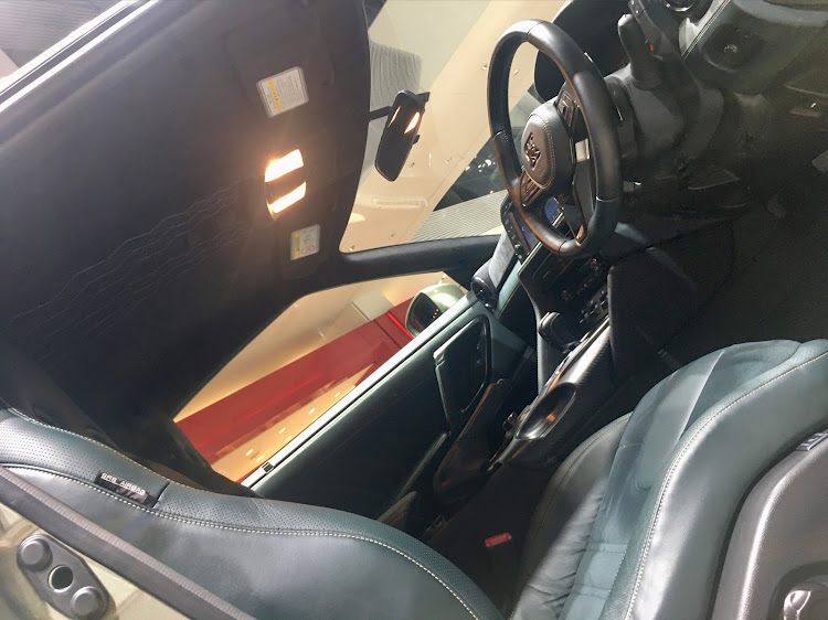 スカイラインのGT-R・R35・ミレニアムジェイド・T-spec・日産グローバル本社ギャラリーに関するカスタム事例の投稿画像4枚目