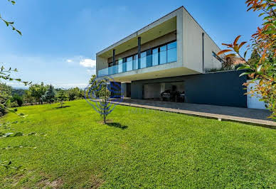 Maison avec piscine et terrasse 8