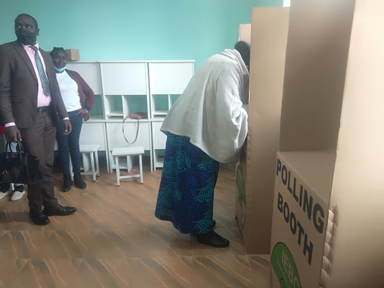 Mama Ngina Kenyatta casts her vote at Mutomo Primary School, Gatundu on Tuesday, August 9.