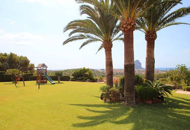 Villa avec piscine et terrasse 2