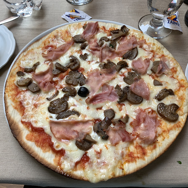 Yum! Prosciuto a funghi (ham and mushrooms)