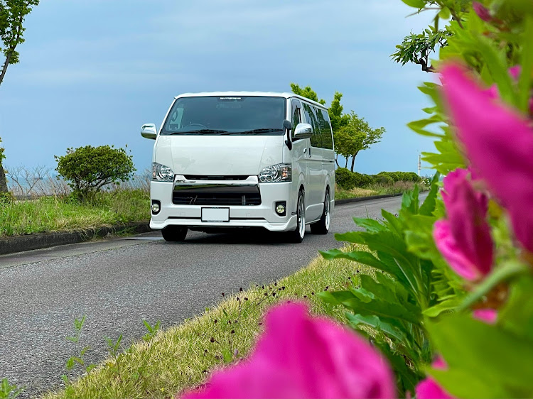ハイエースバンのK-magic・作業中止・テールボックス・ワンオフ加工・タダノG5に関するカスタム事例の投稿画像1枚目