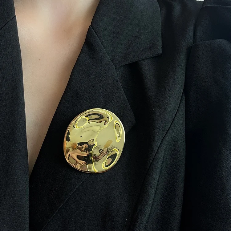 Broche ronde irrégulière Streamline rétro français pour femme, épingle de manteau, pull, géométrique, chic, pour un look tendance.