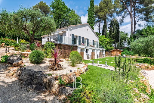 Villa with pool 2