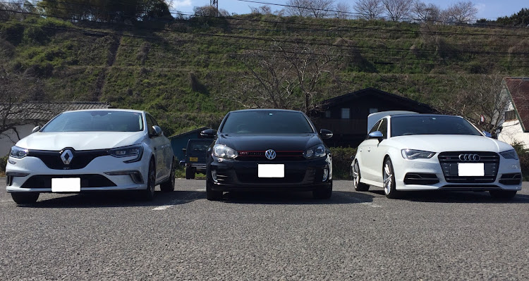 メガーヌ ハッチバックの祐徳稲荷・なつかしCARにばるに関するカスタム事例の投稿画像8枚目