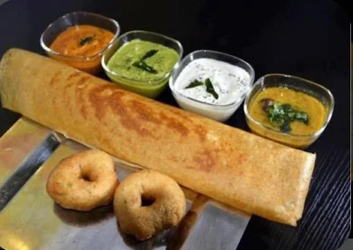 Masala Dosa + Vadai2Pcs+ Sambhar + Coconut Chutney+ Gulab Jamun (1Pc)