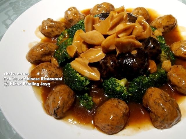 Braised Top Shells With Stuffed Oysters Broccoli Mushroom And Abalone Sauce 玉鲍蚝豉发财丸 Toh Yuen Chinese Restaurant Malaysia Food Restaurant Reviews