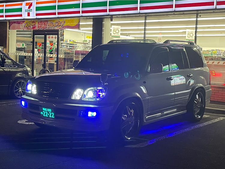 ランドクルーザーシグナスのランドクルーザー・ランドクルーザーシグナス・TOYOTA・2222・DCU groupに関するカスタム事例の投稿画像1枚目