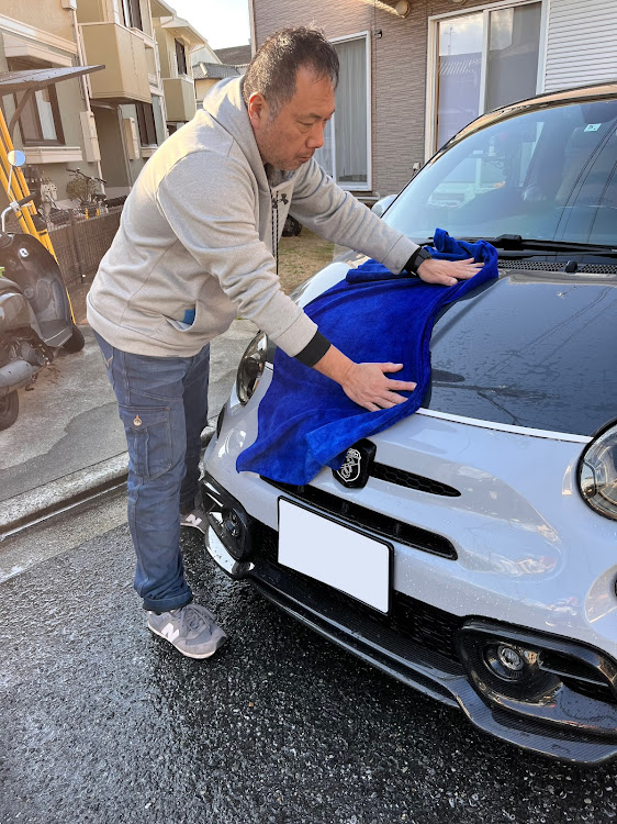 アバルト 595の今年最後の洗車・お気に入りの洗車グッズが見たい・今年もあとわずか・来年もよろしくお願いします・ボケ納めに関するカスタム事例の投稿画像10枚目