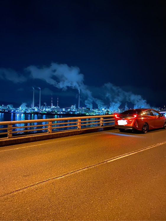 プリウスの工場夜景・ドライブに関するカスタム事例の投稿画像1枚目