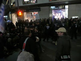 Sitzblockade gegen Dügida.