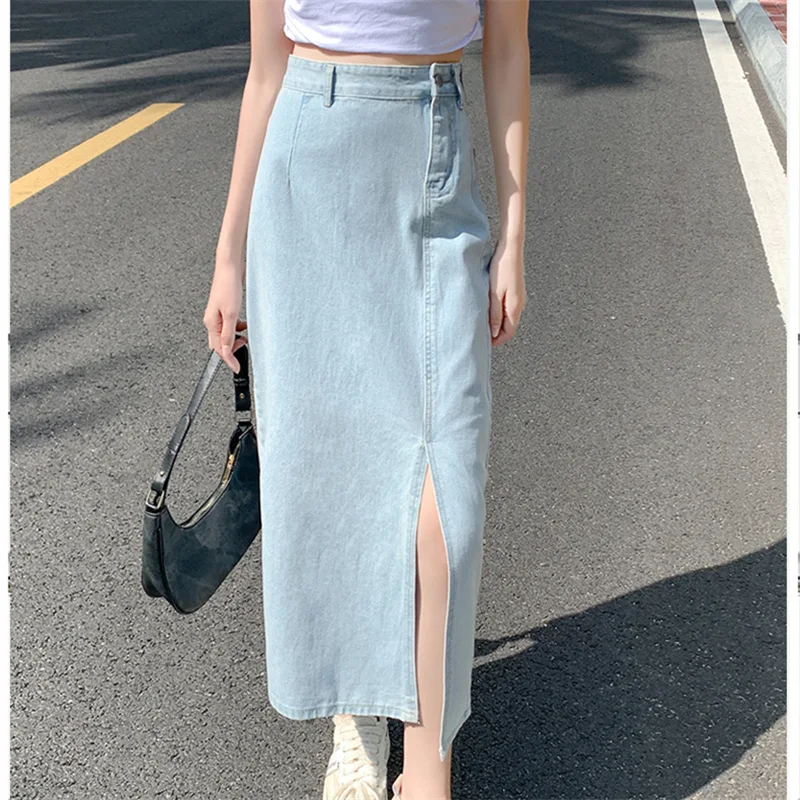 Split denim half rok lente en herfst onregelmatig taille. Een stijlvolle rok voor een trendy look, perfect voor de seizoenen.