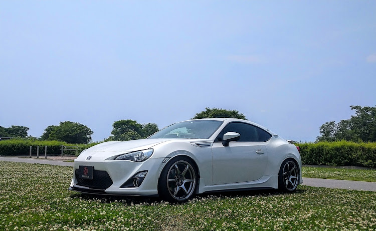 86のADVAN Racing RGⅢ・TRD・MODELLISTA・1日を楽しく生きるに関するカスタム事例の投稿画像1枚目