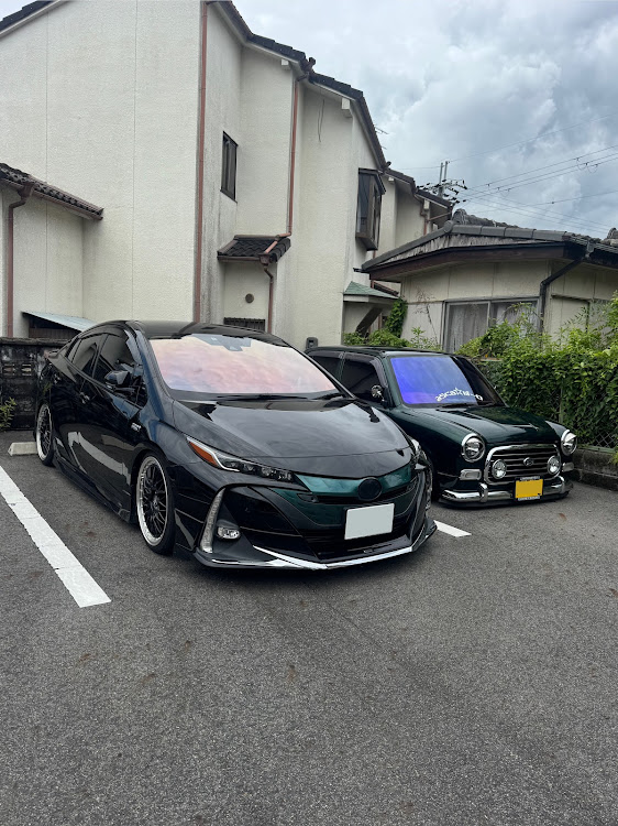 プリウスPHVの斜め45度の美学・梅雨の晴れ間・海と愛車・DIYに関するカスタム事例の投稿画像1枚目