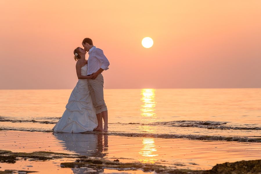 Photographe de mariage Maksim Prikhodnyuk (photomaxcrete). Photo du 25 juin 2014