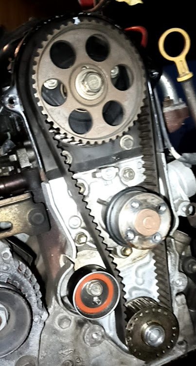 ミラのL200いいぞぉ ・ω・・５枚ドア数少ない６A５ブラック・ほぼほぼフルレストア・エンジン編（フロント側）・作業６日で着陸してるミラ（３日目）に関するカスタム事例の投稿画像7枚目