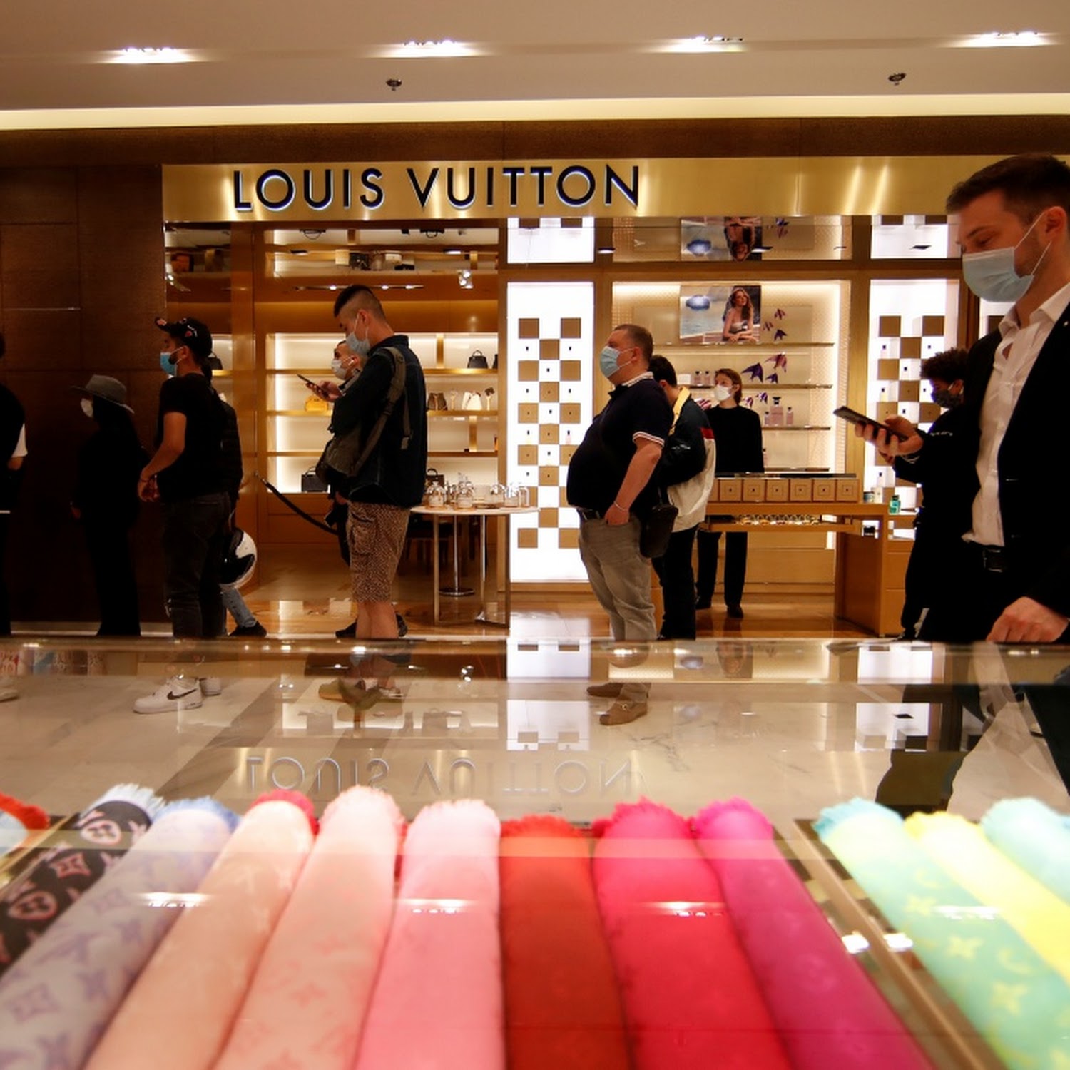 LVMH Delays $16bn Acquisition of Tiffany & Co.