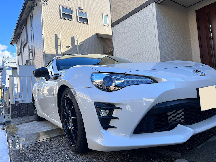 86のスタッドレスタイヤへ交換・白ハチ＆🍊コラボに関するカスタム事例の投稿画像1枚目