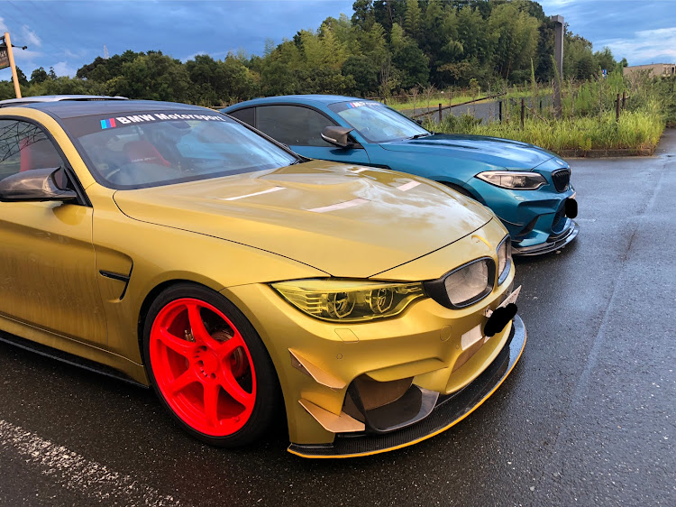 M4 クーペの午後からプチツーリングと撮影会・高架下で駄弁って撮影・雨でも平気・雨で撥水・やっぱりお天気山に関するカスタム事例の投稿画像16枚目