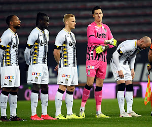 📷 Charleroi-fans zetten spelers op scherp voor duel met KV Kortrijk met... een hoop hooi: "Te veel geiten, niet genoeg Zebra's. Schiet in actie"