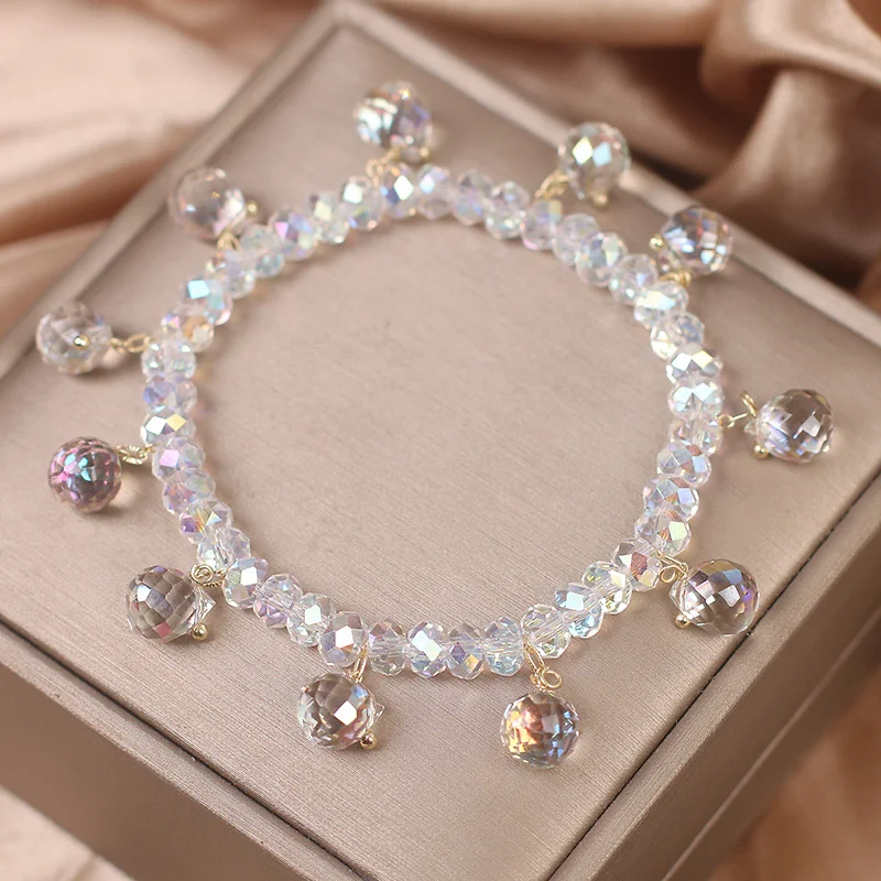 Bracelet femme luxe léger avec cristaux, cadeau idéal pour votre petite amie. Élégant et brillant, parfait pour toutes les occasions.