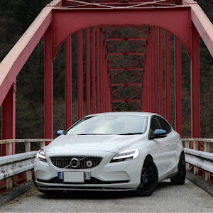 V40