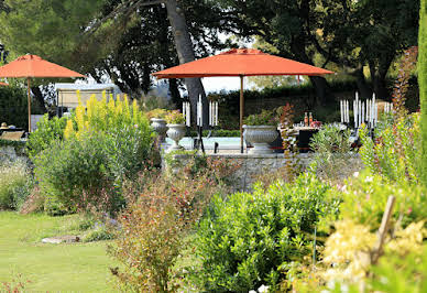 Propriété avec piscine et jardin 4