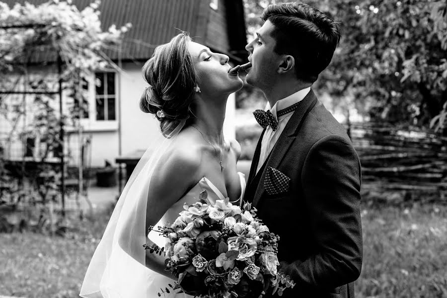 Wedding photographer Irina Semenova (lampamira). Photo of 26 July 2019