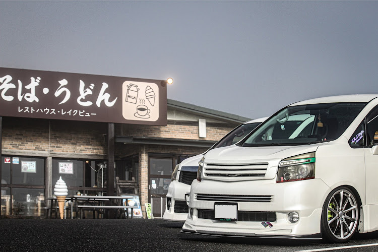 ノアの低くそうで低くない少し低い車・いちがんれふ・G.K.J Style.・4"86spec・petanco worksに関するカスタム事例の投稿画像3枚目