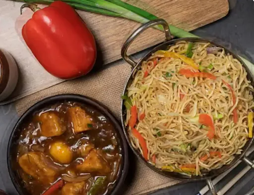 Chilli Paneer Gravy [500 Ml] +With Veg Hakka Noodles [500 Ml]