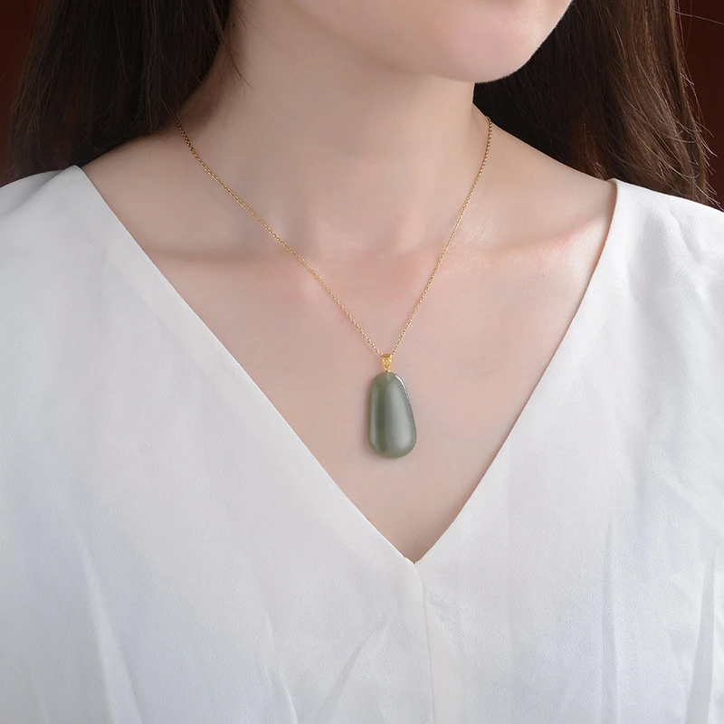 Title 6, Pingente de Jade Hetian cinza natural com incru...