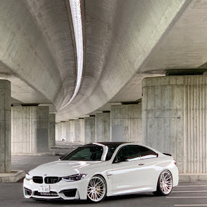 M4 クーペ F82