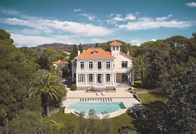 Seaside villa with pool and terrace 2