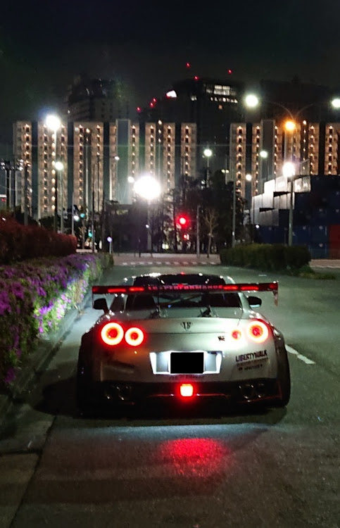 NISSAN GT-RのNISSAN・Z34・コンテナコラボ・夜景撮影に関するカスタム事例の投稿画像5枚目