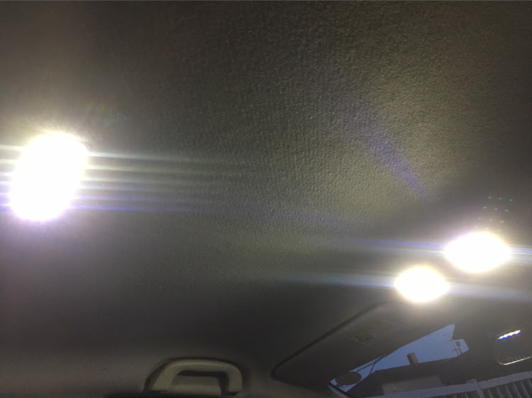 アクセラスポーツのLED・LEDルームランプ・ルームランプ交換・ルームランプLED化・まぶしいってに関するカスタム事例の投稿画像2枚目