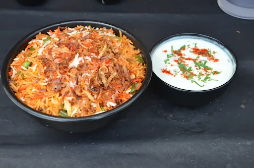 Veg Biryani With Raita