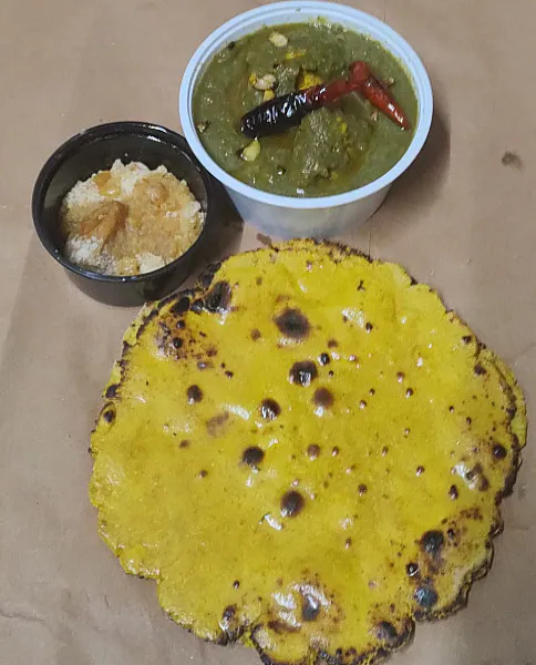 Makkai Ki Roti + Chicken Saag