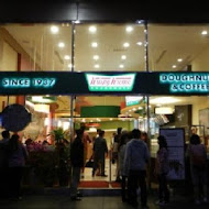 Krispy Kreme Doughnuts 甜甜圈