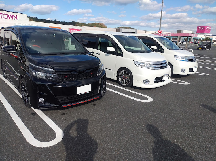 ヴォクシーG'sの島根県・初コラボ✨・C25セレナ・tow−kあるょ😁に関するカスタム事例の投稿画像1枚目