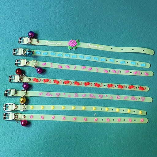 Luminous Cat Necklace Glowing Kitten Puppy Collar Anti-Lost Fluorescent Silicone with Bell Collar Neck Ring Pet Dog Cat 