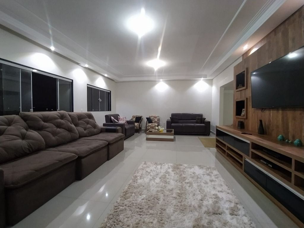 Casa à venda, 315 m² por R$ 500.000,00 - Conjunto José Vallim de Melo - Uberaba/MG