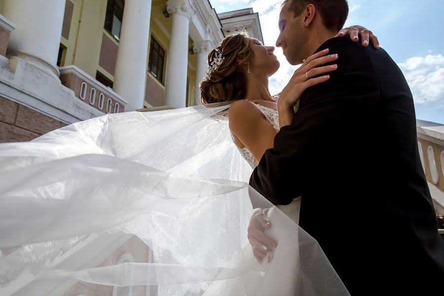 Fotógrafo de casamento Elena Topanceva (elentopantseva). Foto de 11 de setembro 2018