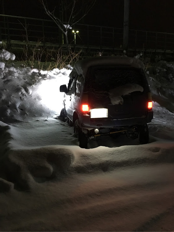 ジムニーの地べた撮り・ゲリラ雪・今晩のオカズに関するカスタム事例の投稿画像1枚目