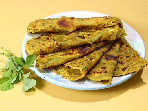 4 Methi Paratha With Aloo Curry Meal