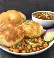 Neem Chowk Ke Special Chole Bhature photo 3