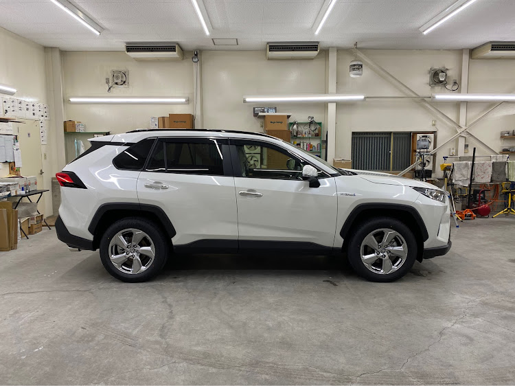 スターゲイザー☆さんが投稿したrav4・コーティング・スモークフィルム・paypay・消費者還元に関するカスタム事例の投稿画像3枚目