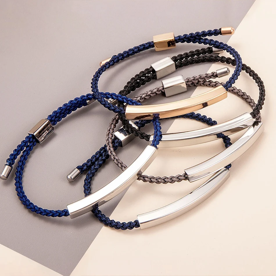 Bracelet pour couples en acier titane tressé réglable, symbole d'amour éternel. Le cadeau parfait pour lui et elle, élégant et durable.